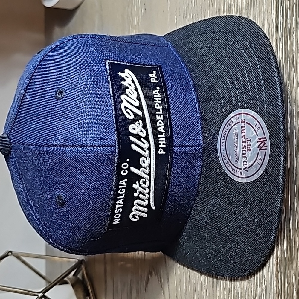 Navy snap back hat Mitchell & Ness
